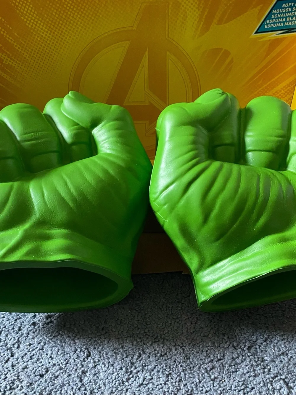 Marvel Avengets Hulk Giant Green Foam Fist Role-Play Hands Gloves